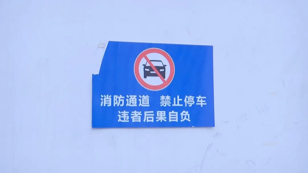 DƬ
